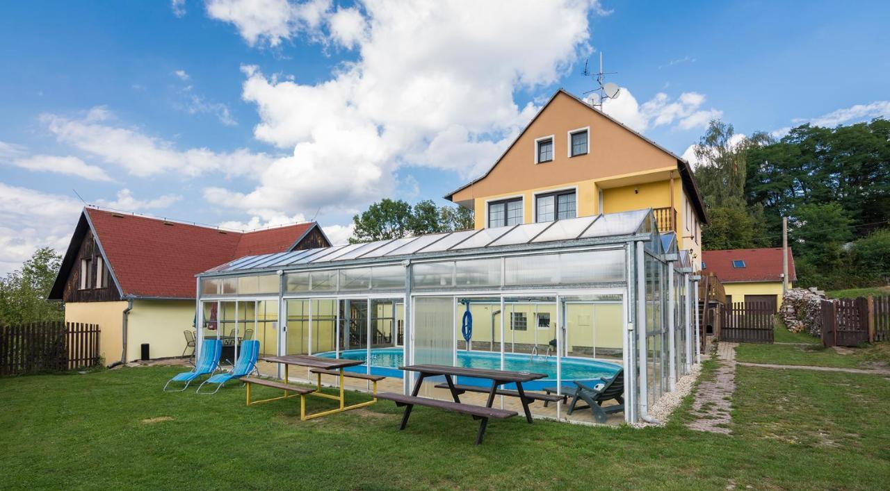 Pension Pastis Янов Екстериор снимка