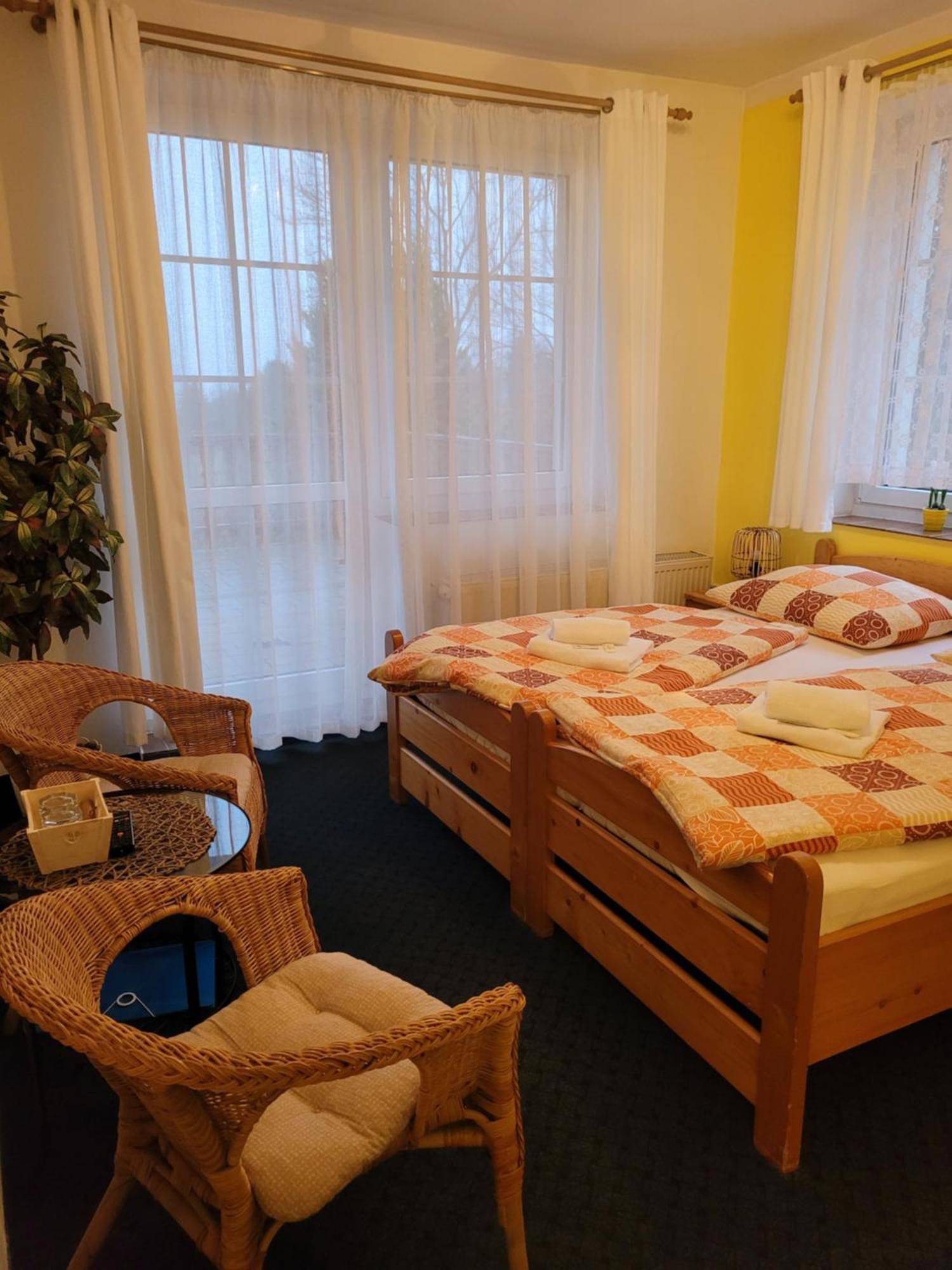 Pension Pastis Янов Екстериор снимка
