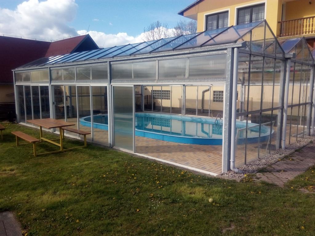 Pension Pastis Янов Екстериор снимка